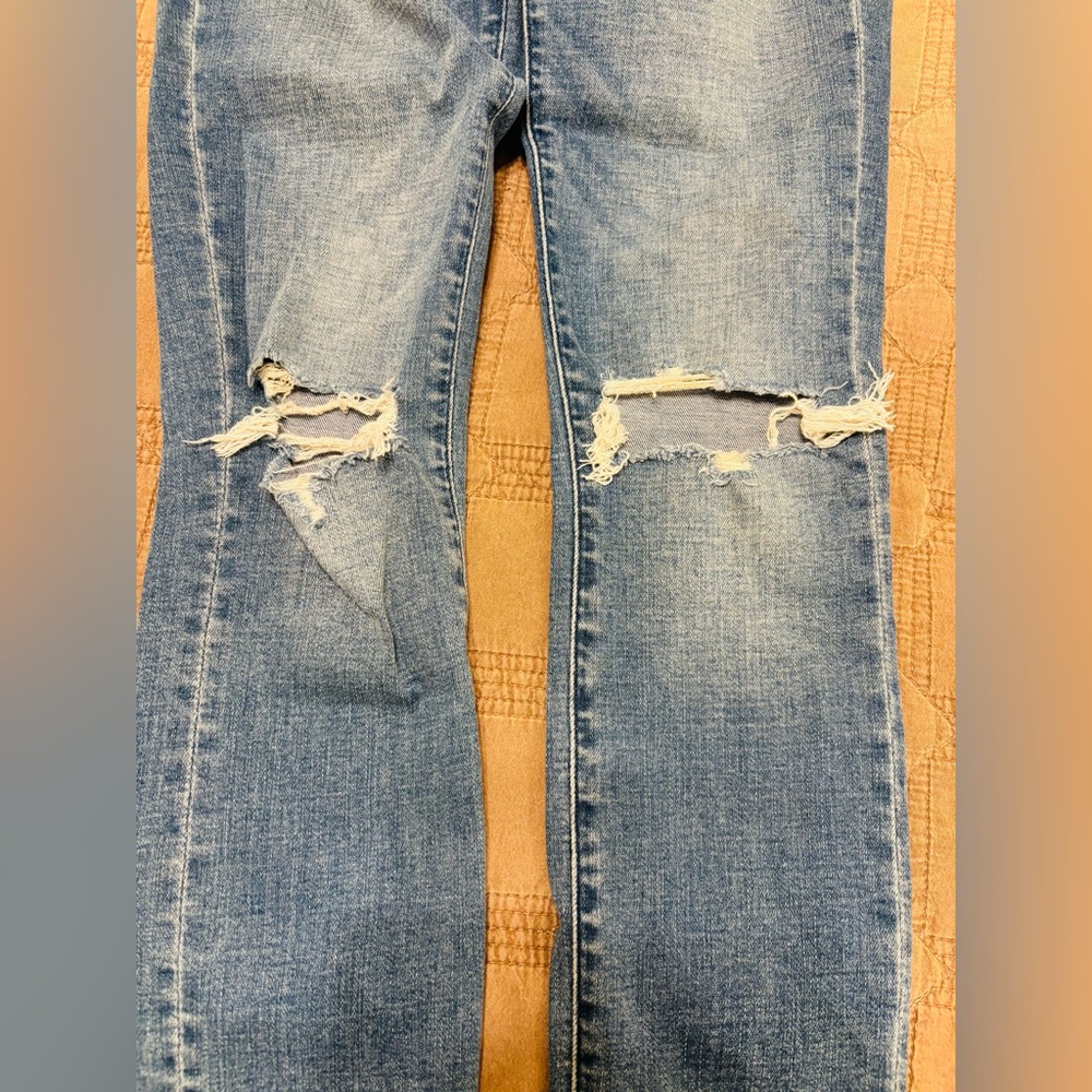 ABERCROMBIE & FITCH - Distressed Jeans - Picture 2 of 7